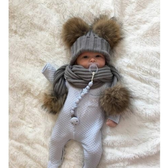 NWT Kids Hand Knitted Grey Hat and Scarf Set - Picture 3 of 4